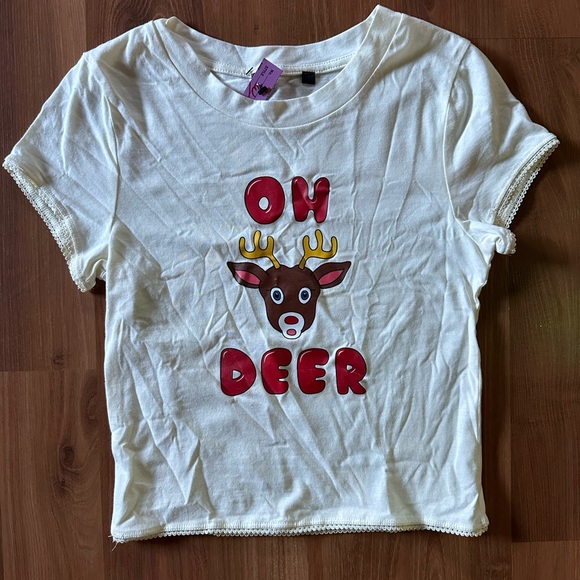 ๐ Oh Deer ๐ฆ Christmas t-shirt size small - Picture 1 of 5
